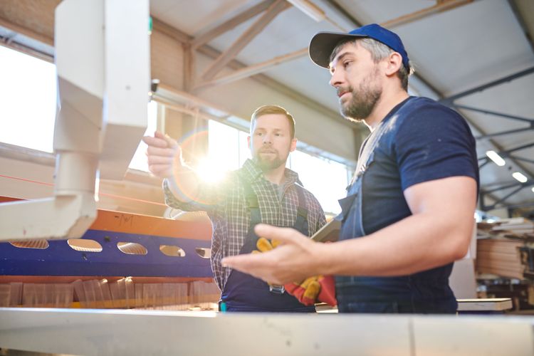 Push Vs. Pull Manufacturing: Why Inventory and Lead Times Swing So Hard